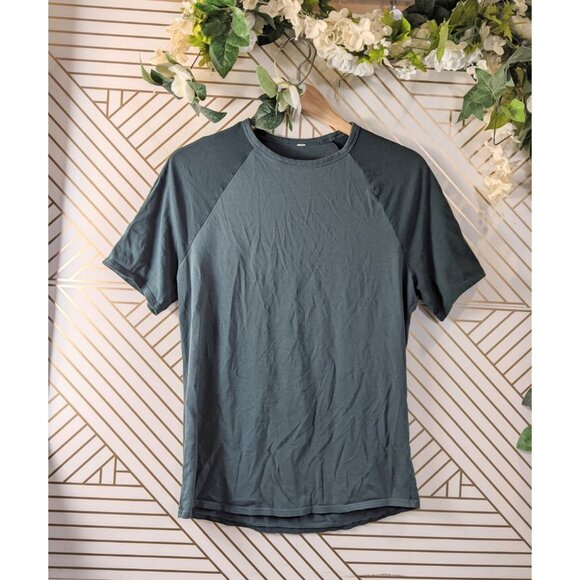 LULULEMON Women's Green Short Sleeve Shirt Athletic Stretch Breathable Size 8 ? - Picture 1 of 6